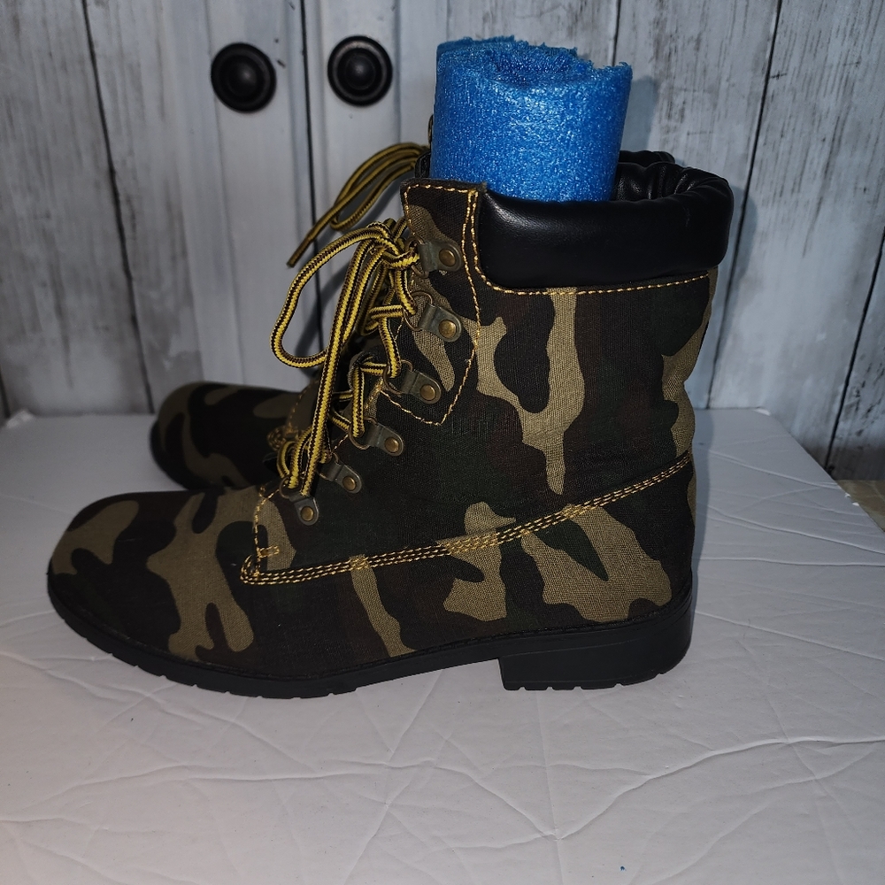 Women's Ankle Boots - Picture 4 of 8